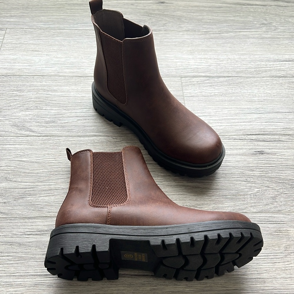NWOT Soda Brown Chelsea Pull On Boot Size 8.5
